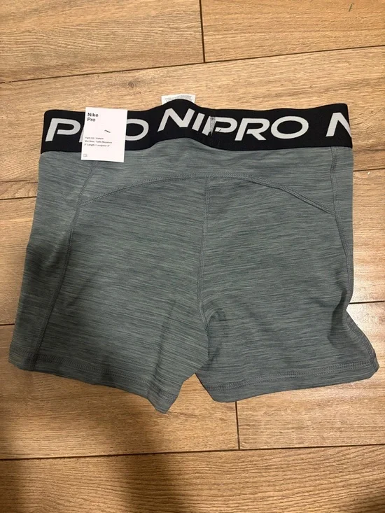 Nike Pro shorts - Picture 2 of 3